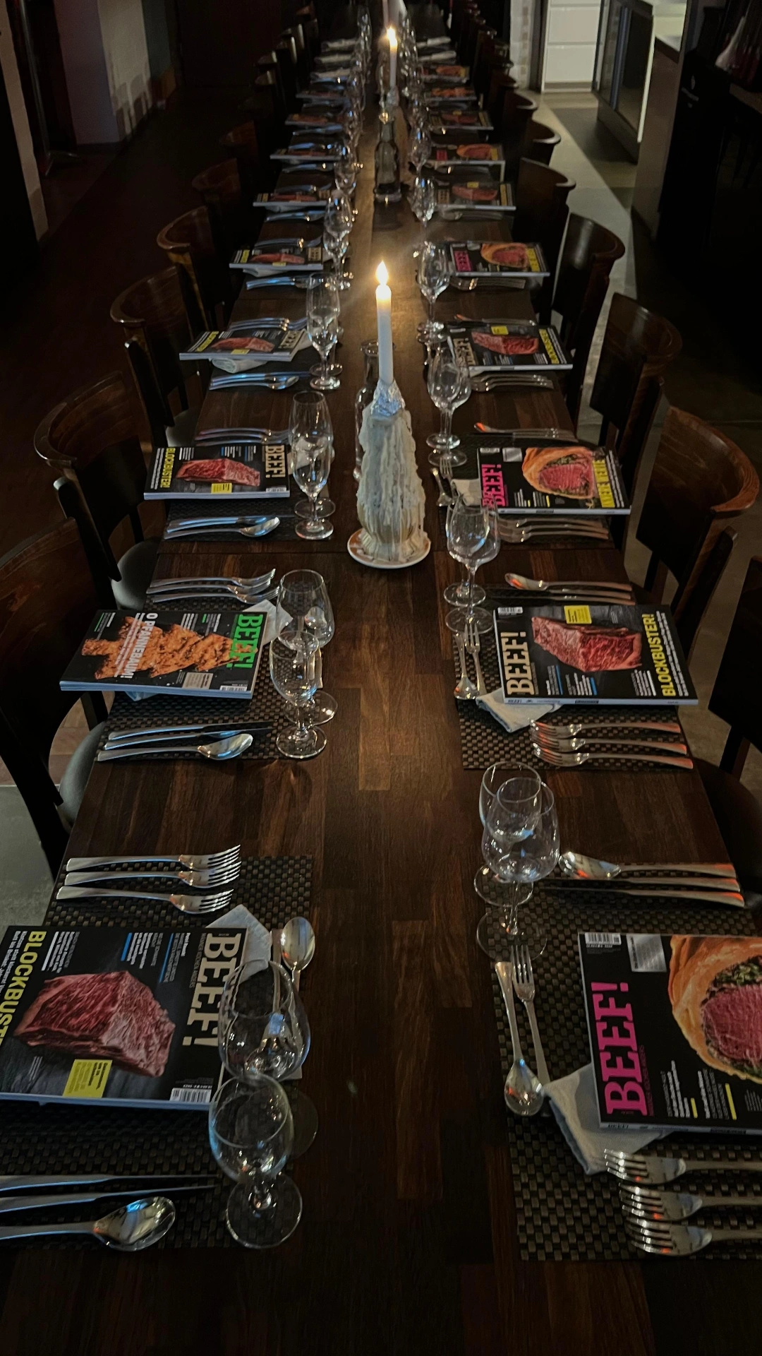 Gedeckte Tafel bei einem Firmenevent in Hamburg